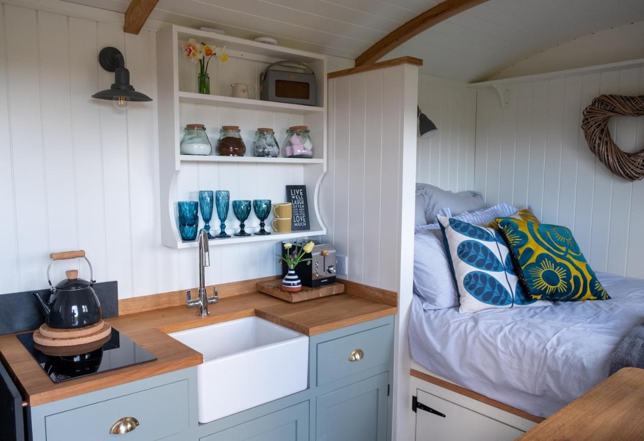 Luxury Shepherd'S Hut On Flower Farm With Outdoor Bath In Mid Cornwall Truro Exterior photo