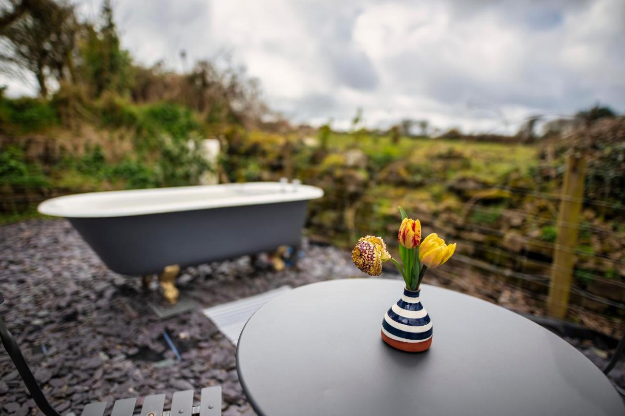 Luxury Shepherd'S Hut On Flower Farm With Outdoor Bath In Mid Cornwall Truro Exterior photo