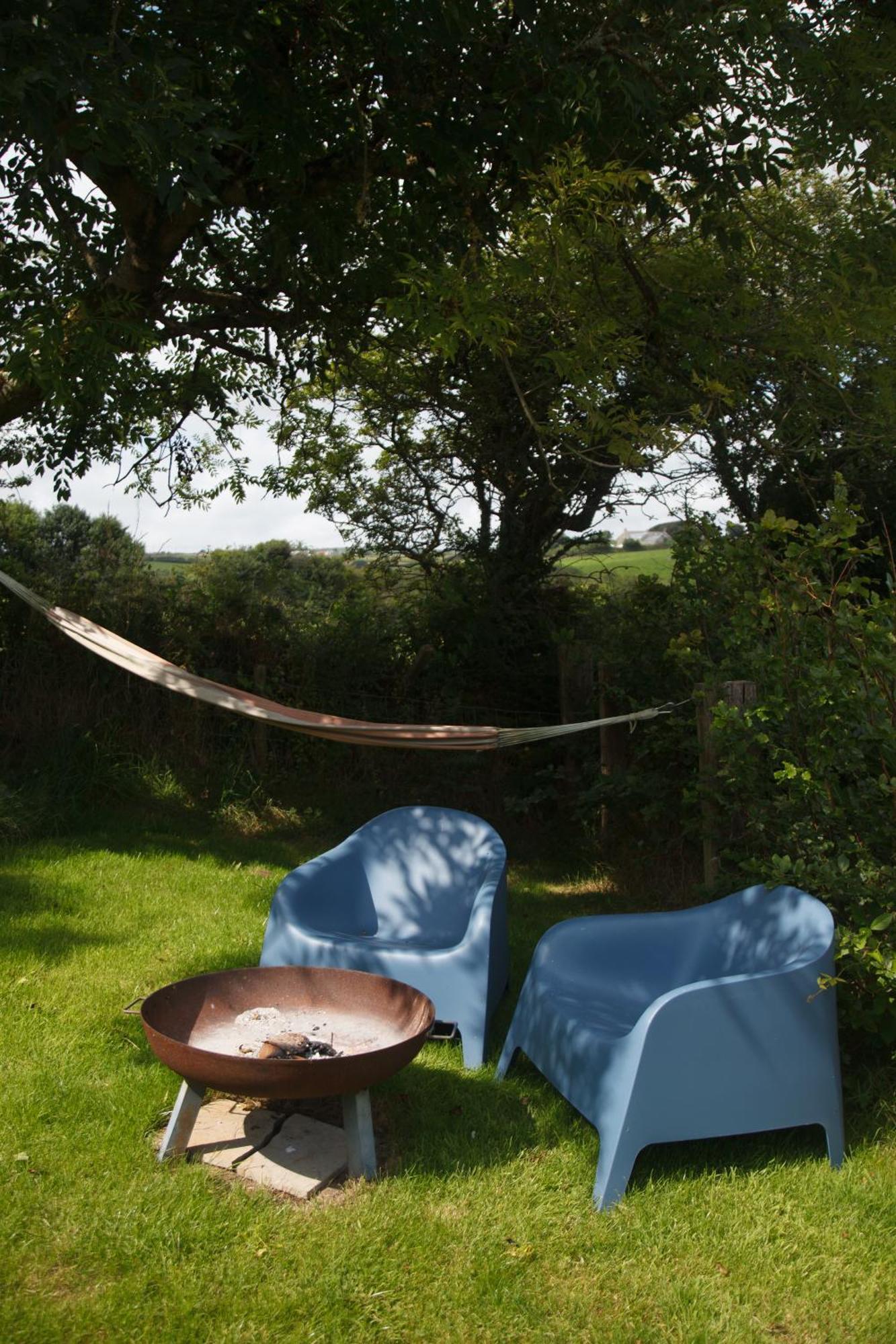 Luxury Shepherd'S Hut On Flower Farm With Outdoor Bath In Mid Cornwall Truro Exterior photo